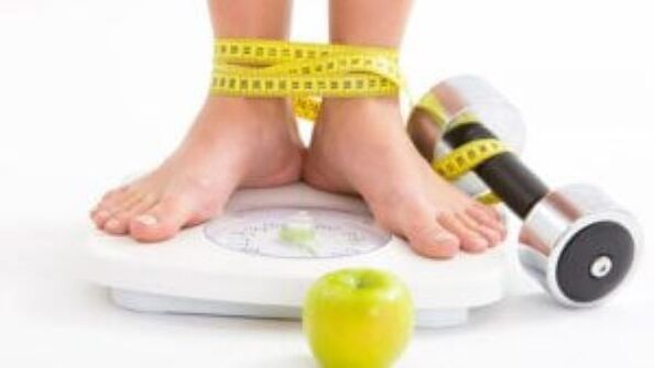 За да предотвратите развитието на разширени вени, трябва да се борите с наднорменото тегло и да се храните правилно.